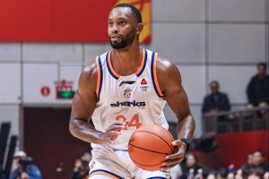 弗格：广厦不愧为卫冕冠军 我们今天在篮板方面和失误率没做好